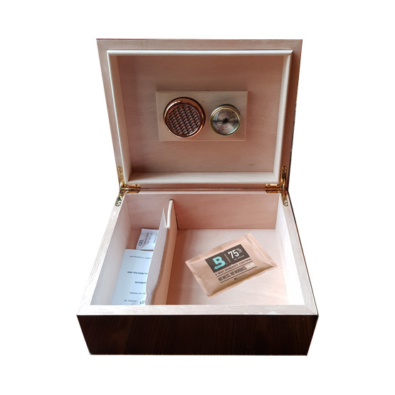 Red Wood Humidor for 75 Cigars with Boveda Seasoning Pack - Image 2
